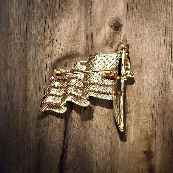 ⭐️3/$25⭐️ American Flag Rhinestone Gold Tone Brooch Pin - Picture 4 of 4